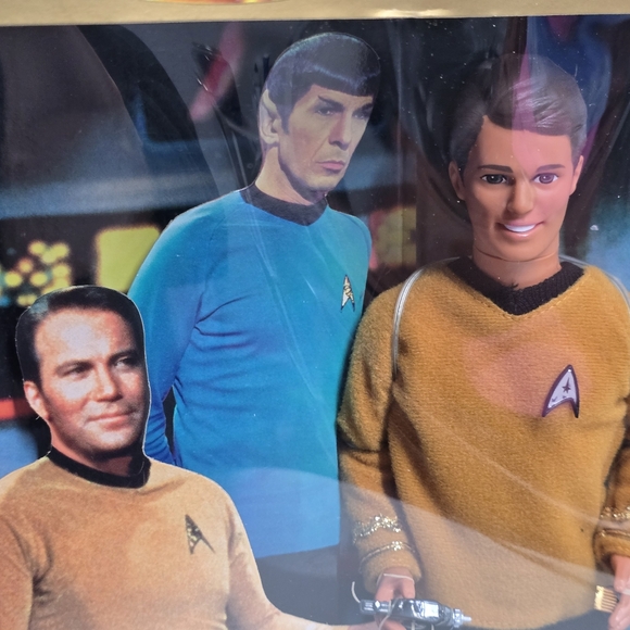 Vintage Collectors Edition Barbie & Ken Star Trek dolls Giftset in box - Picture 4 of 17